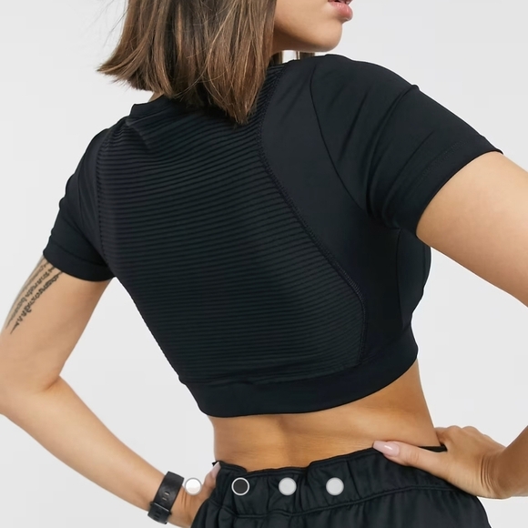 Nike Training Aeroadapt crop top in black S - Picture 9 of 9
